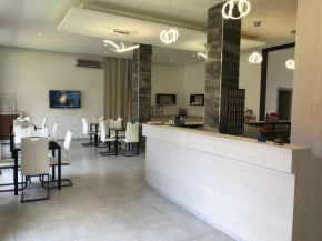 Hotel Frejus  Колленьо